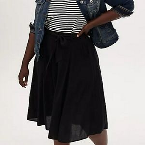 Torrid black midi skirt with pockets!